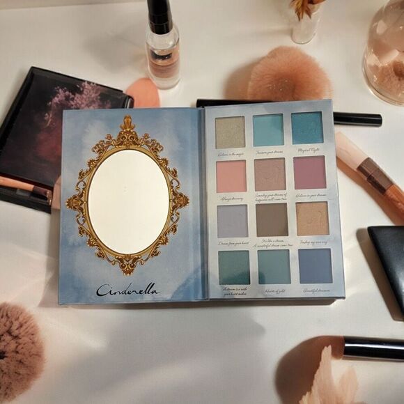 Disney PRINCESS Cinderella EYESHADOW Palette NEW SEALED - Picture 3 of 3